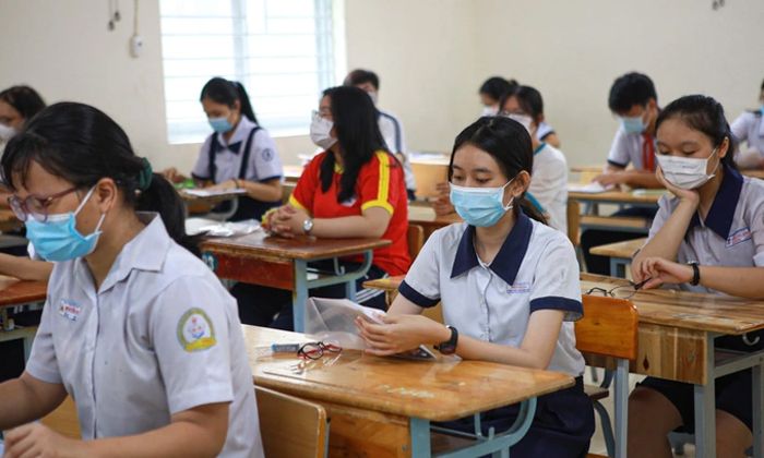 Thức đêm giải hàng chục đề thi trôi nổi, học sinh lo... rớt lớp 10