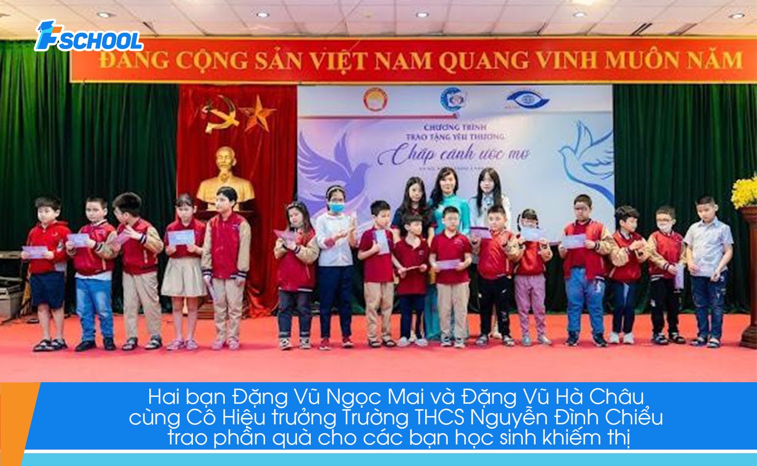 HS trường Đoàn Thị Điểm tặng học bổng cho HS khiếm thị và HS nghèo TP Hà Nội