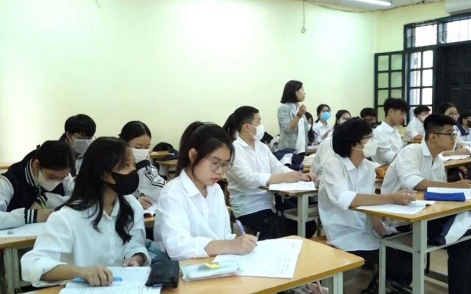 Hai đường thẳng vuông góc: Định nghĩa và tính chất cơ bản