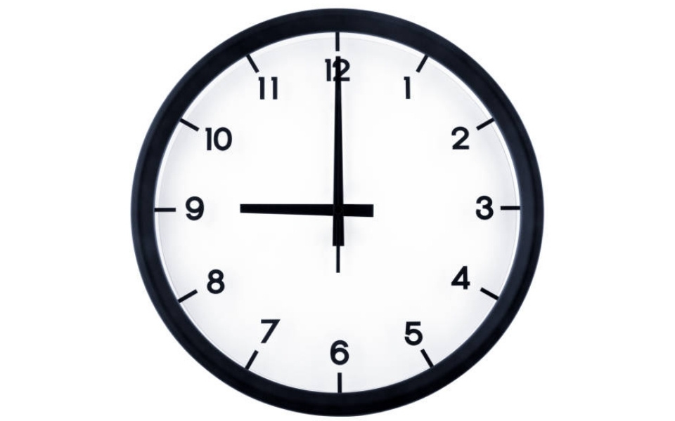 Đồng hồ sau chỉ: .......... giờ .......... phút