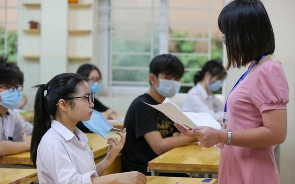 Hà Nội tổ chức tuyển sinh lớp 10: tăng chỉ tiêu công lập và bỏ nhân đôi điểm