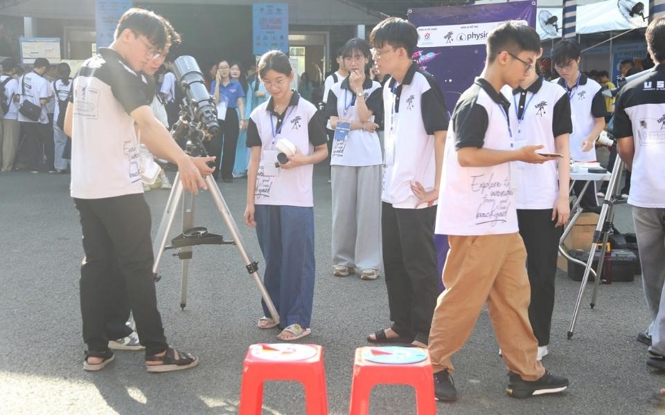 Dự án STEM Thiên văn và kỹ thuật sáng tạo