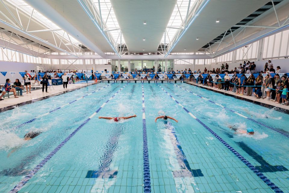 bể bơi trong nhà của UNIS