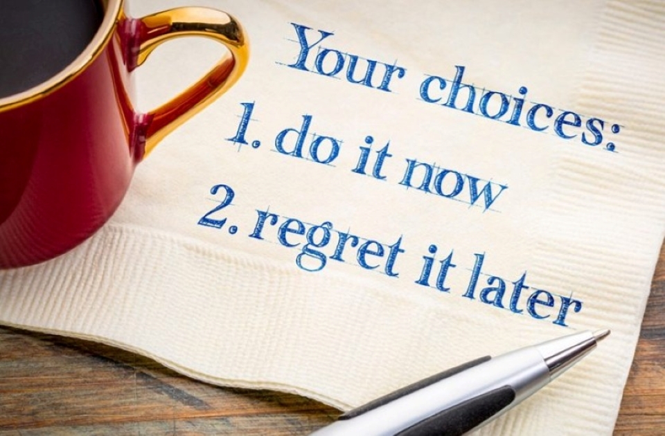 regret v-ing hay to v