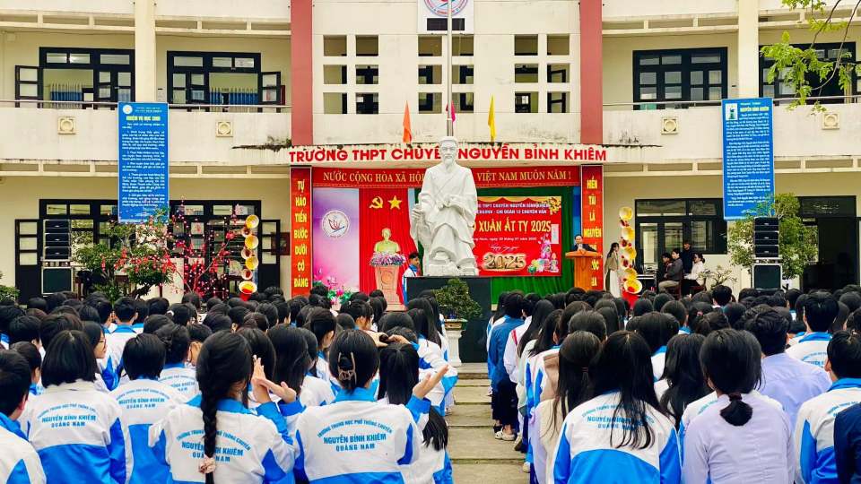 thpt chuyên nguyễn bỉnh khiêm đà nẵng