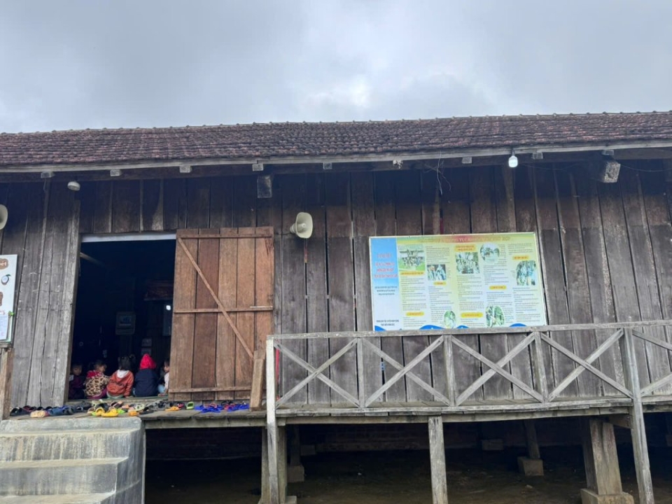 lớp học trong nhà sàn