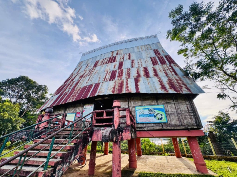 nhà rông tây nguyên