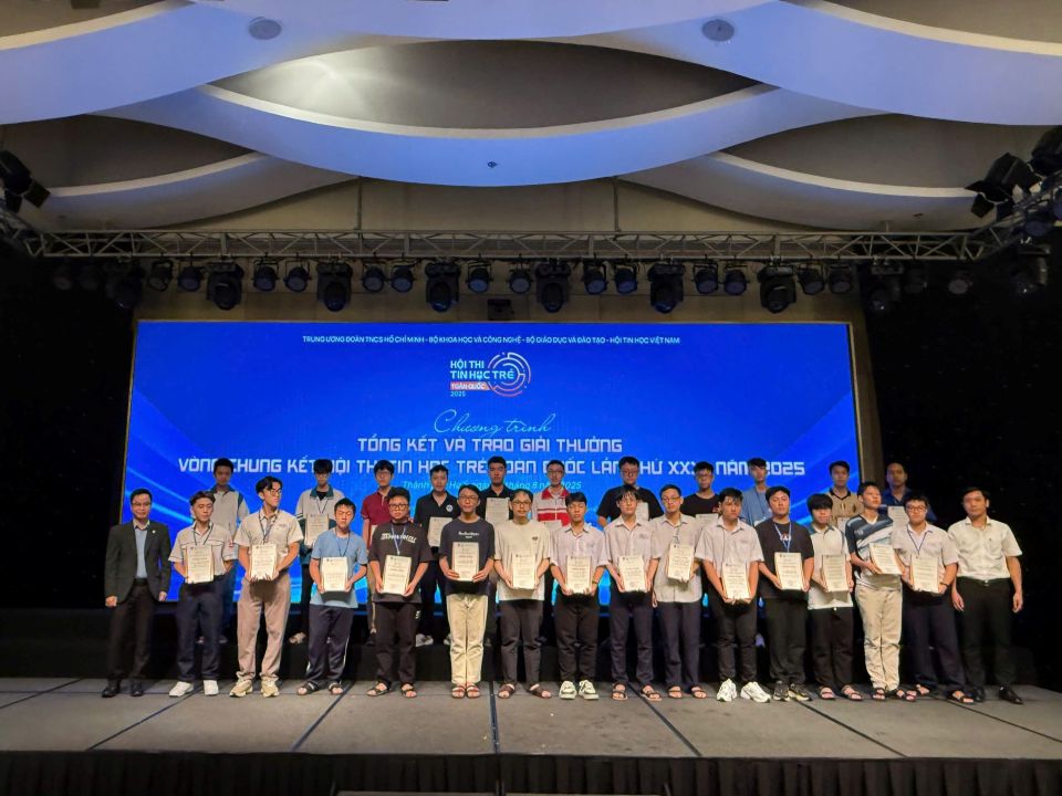 học sinh chuyên hùng vương bình dương