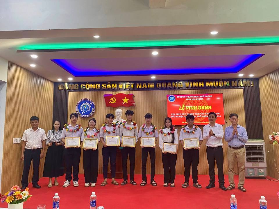 học sinh trường thpt ông ích khiêm đà nẵng