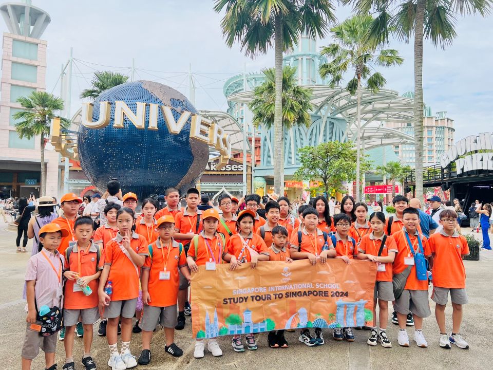 học sinh trường quốc tế sis