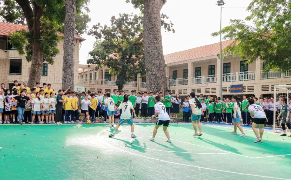 sân bóng đa năng trường thpt lê quý đôn