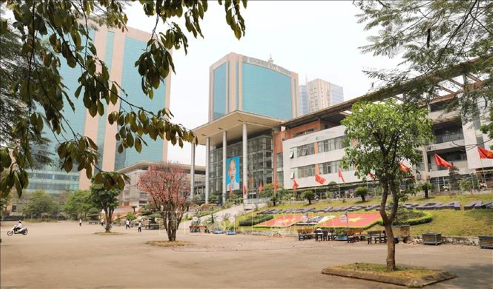 trường thpt chuyên hà nội