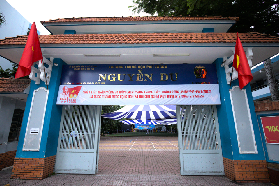 trường thpt nguyễn du tp hcm 