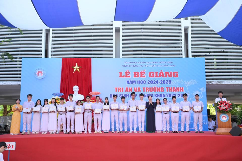 học sinh trường thpt phan châu trinh đà nẵng