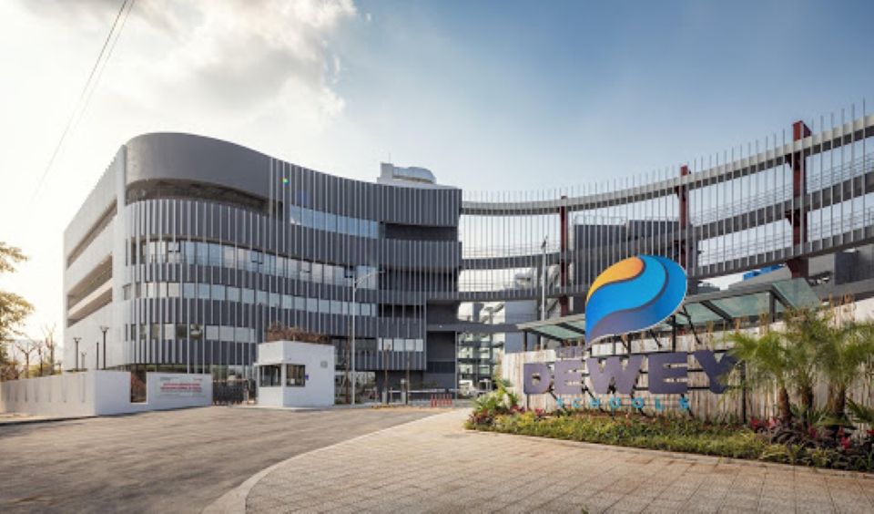 khuôn viên trường liên cấp Dewey