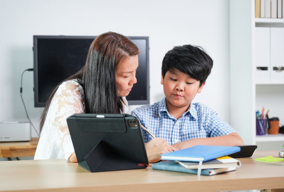 Mẹo viết bài văn biểu cảm về người mẹ lớp 7 hay và giàu cảm xúc
